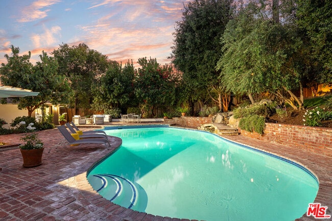 Building Photo - 4943 Palomar Dr