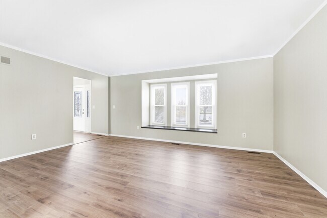 Building Photo - 25845 Buckminster Dr