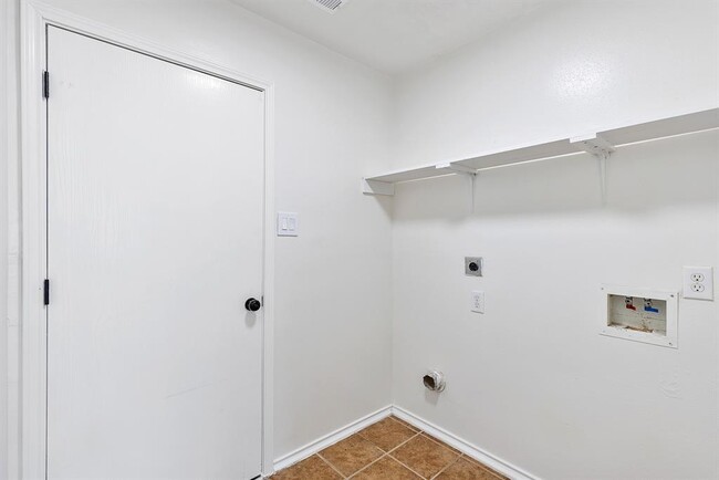 Building Photo - 9031 Aspen Trace Ln