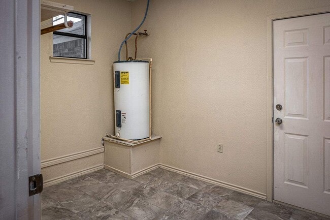 Building Photo - 238 Tomahawk - RENTAL Trl