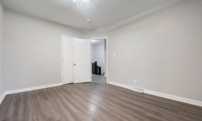 Building Photo - 281 W Franklin St