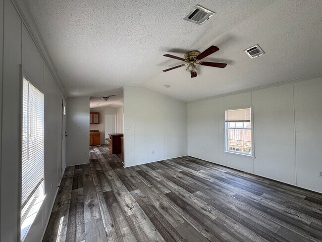 Building Photo - 16206 Wood Dr