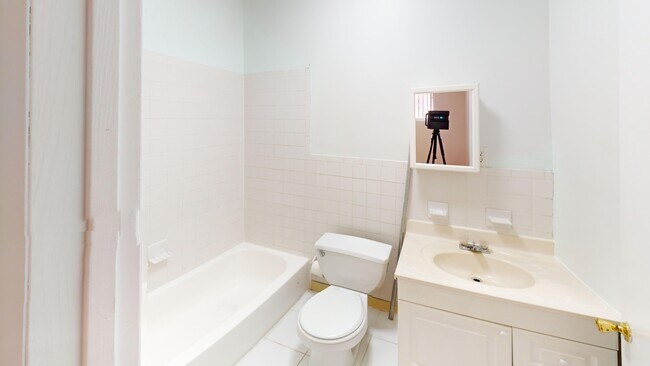 Building Photo - 918 Pine St