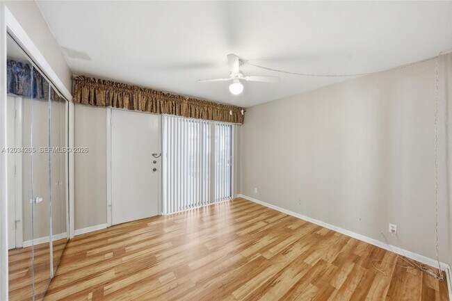 Building Photo - 6010 S Falls Cir Dr