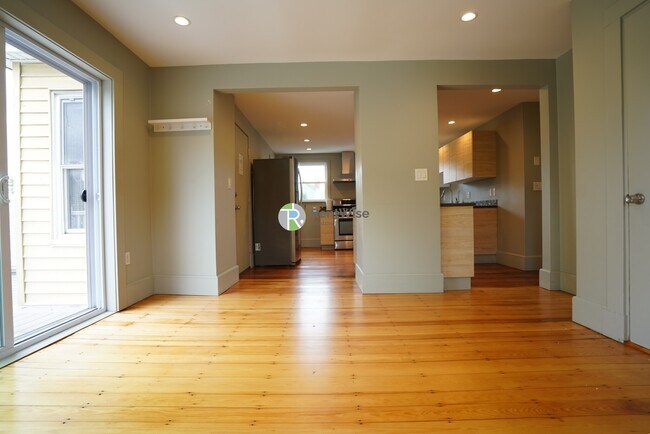 Building Photo - 21 Plainfield St