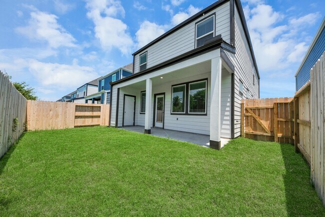 Building Photo - 2138 Olivos St