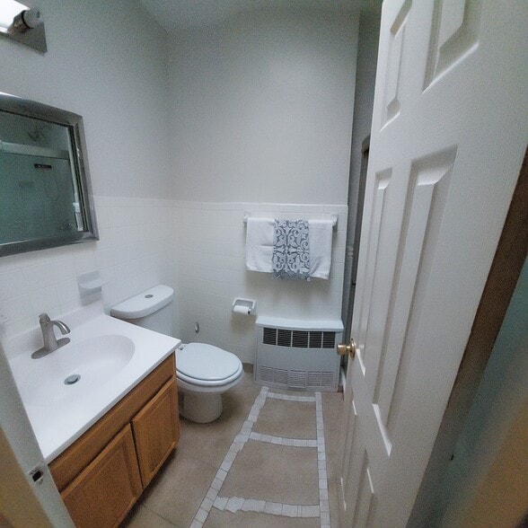 Building Photo - 745 E 101st St