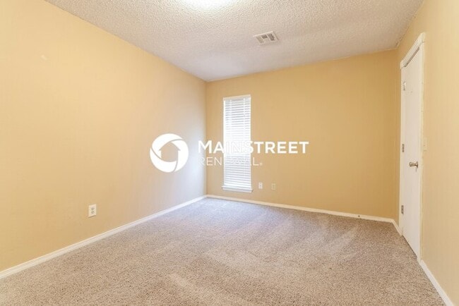 Building Photo - 3 Bedroom Pet-Friendly Home in Oklahoma City, OK with Main Street Renewal