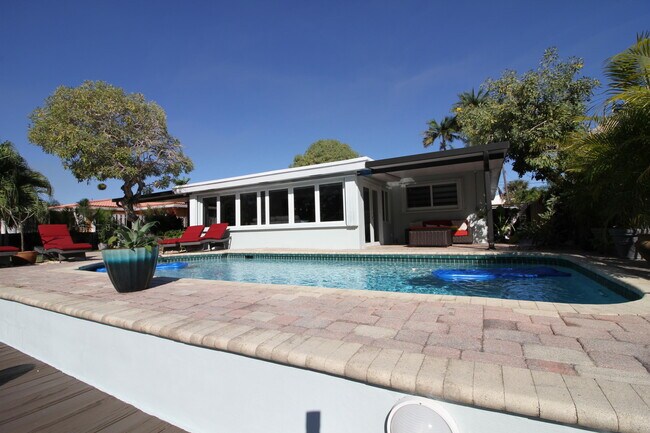 Building Photo - 2548 SE 14th St