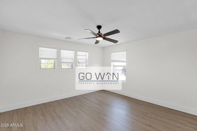 Building Photo - 4 Bed/ 2.5 bath - Beautiful Single Family ...