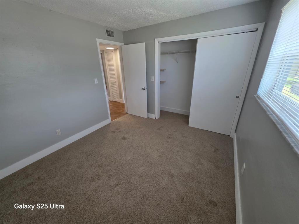 Building Photo - 4732 SW 33rd Ave
