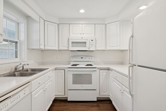 Building Photo - 7 Dunnhill Dr