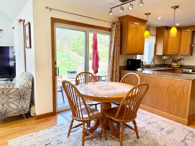 Building Photo - Meticulously Maintained 3BD/2.5BA Home in Quiet Westbrook Neighborhood!