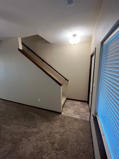 Building Photo - 27 Jaro Wy