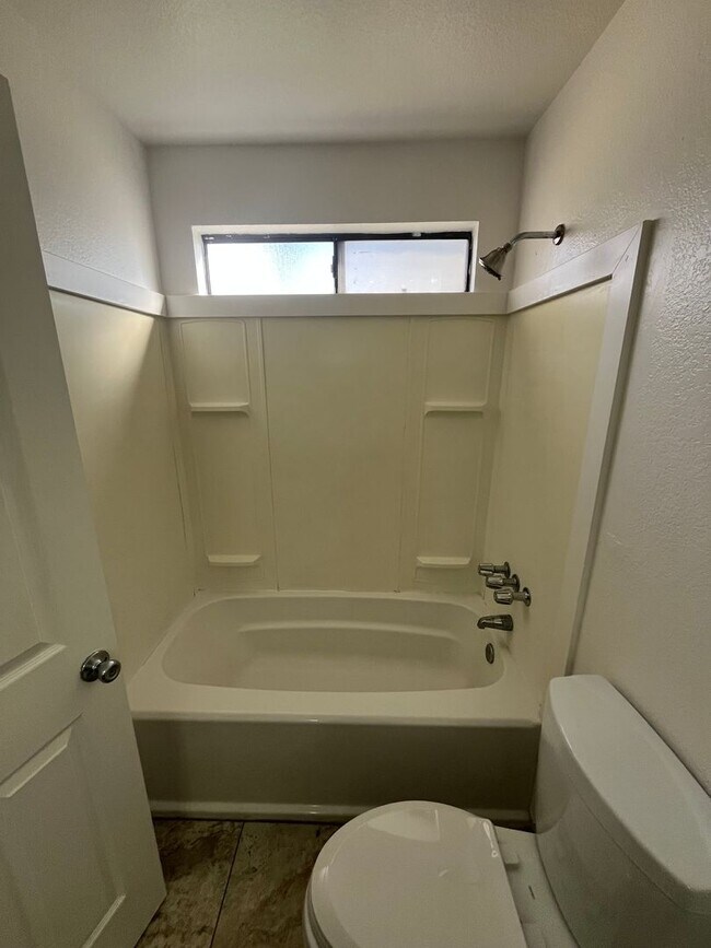 Building Photo - 248 E 5th St