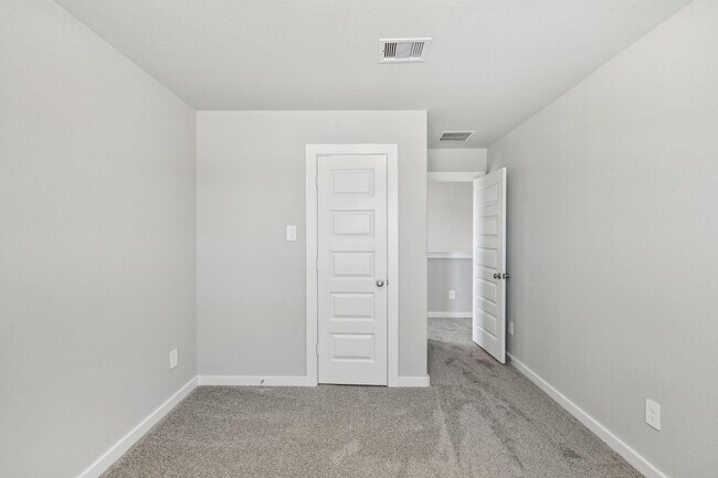 Building Photo - 6607 Castella Dr