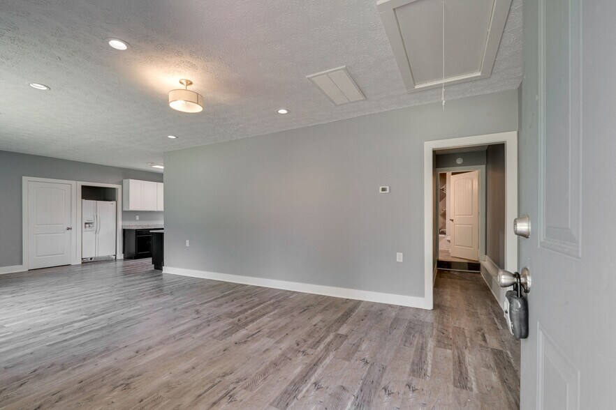 Building Photo - 279 Stones River Rd