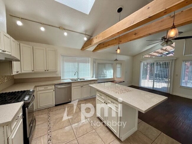 Building Photo - 1126 Meadowlark Dr