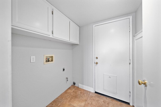 Building Photo - 40115 Starling St