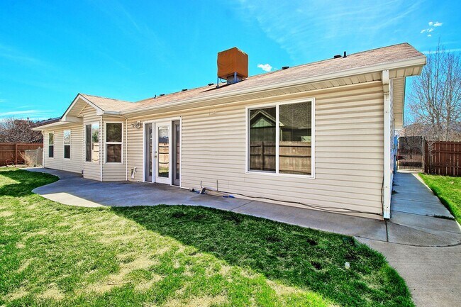 Building Photo - 850 Henry Cir