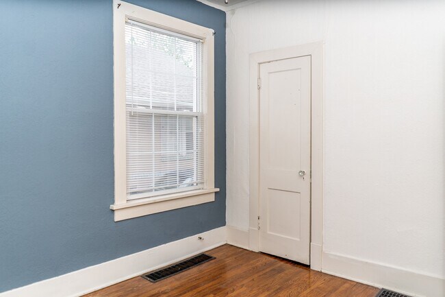 Building Photo - 1105 Hamilton Way