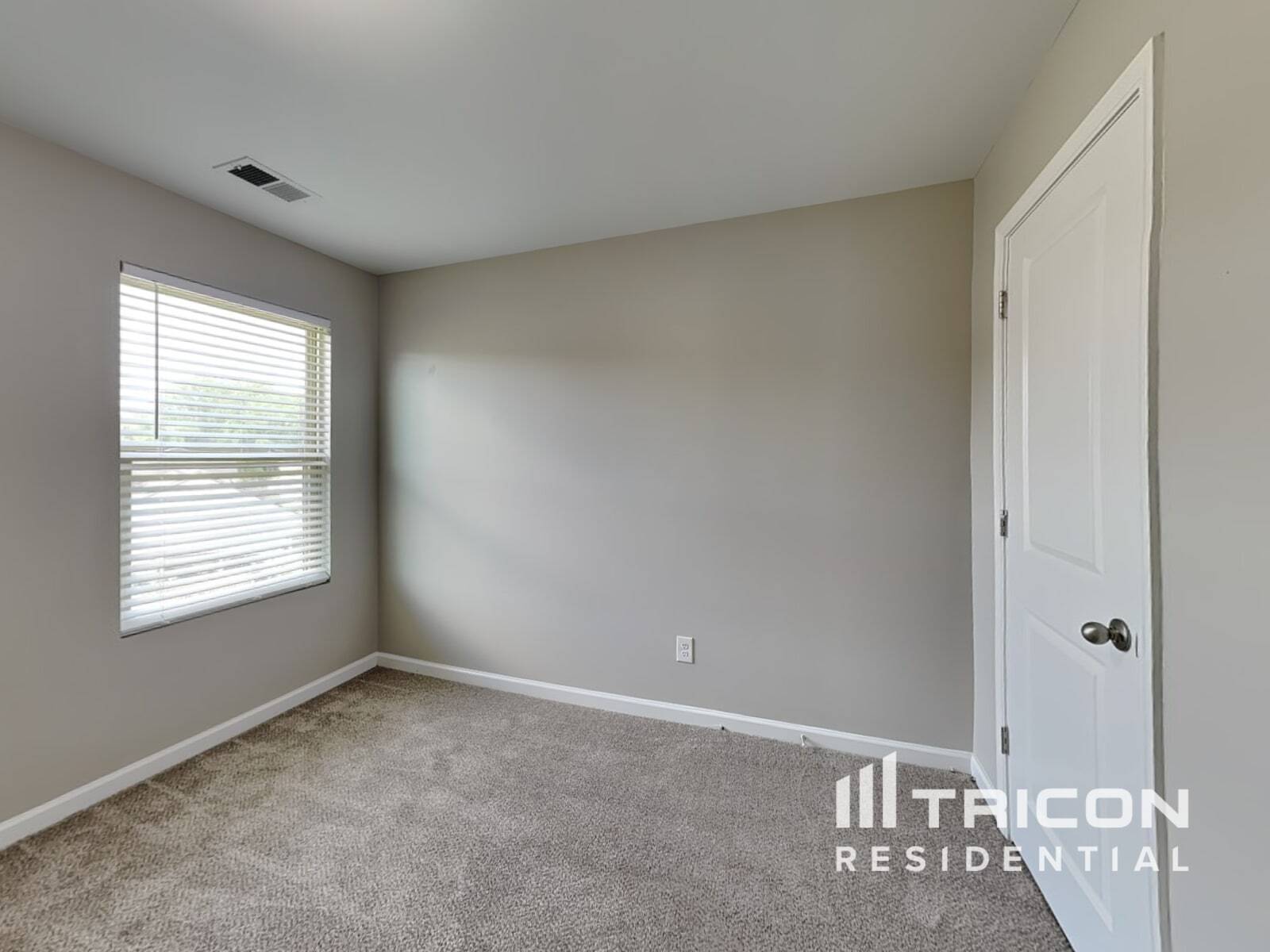 Building Photo - 646 Nonsuch Way