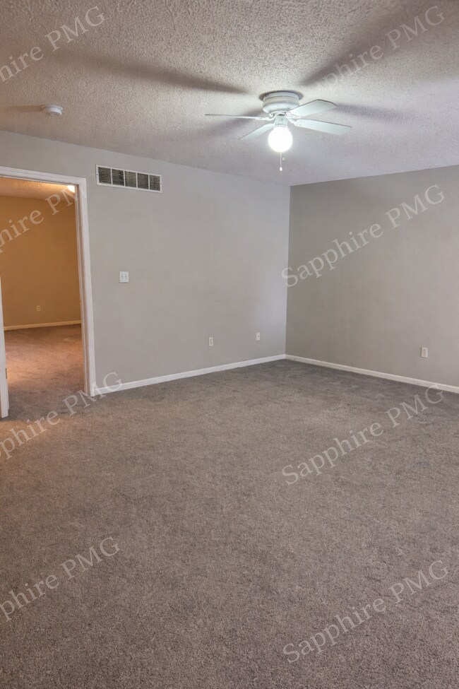 Building Photo - 5644 N Anita Ave