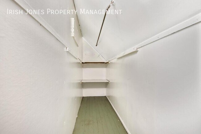 Building Photo - 227 Barnard St