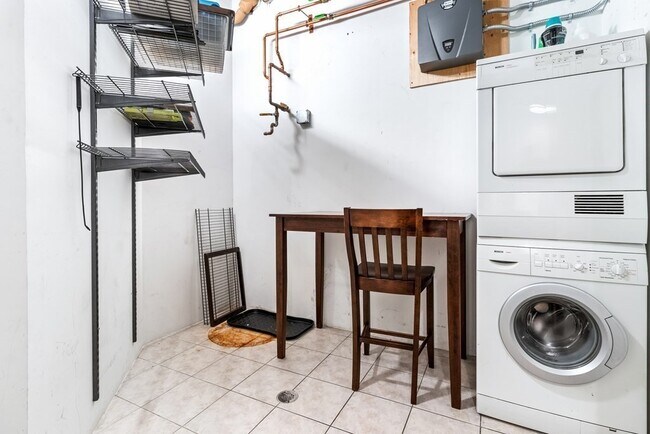 Building Photo - 112 Beach St