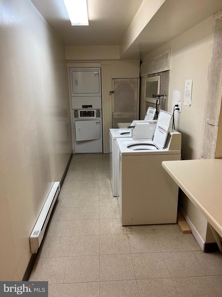 Building Photo - 2025 N Lincoln St