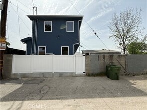 Building Photo - 20953 Saticoy St