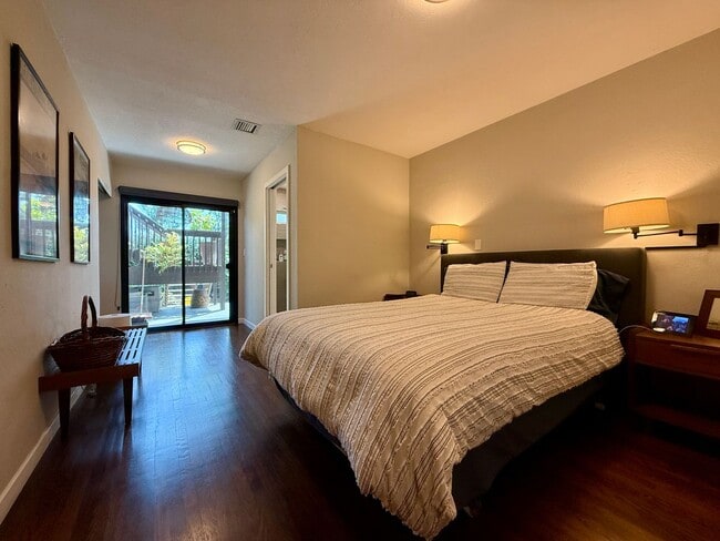 Building Photo - Unique 4 Bedroom House with OCEAN VIEWS in Sunset Cliffs! Fully Furnished! 6 Month Lease Term!