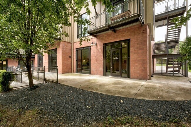 Building Photo - 2525 S Lamar Blvd
