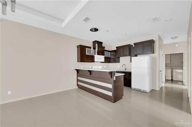 Building Photo - 15 S K Center St