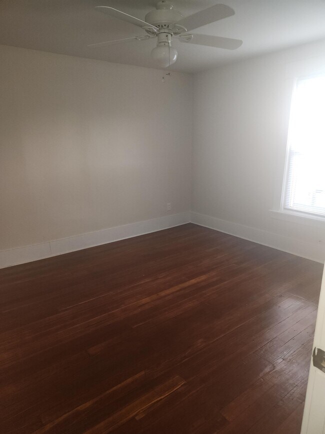 Building Photo - 526 Clarendon Ave NW