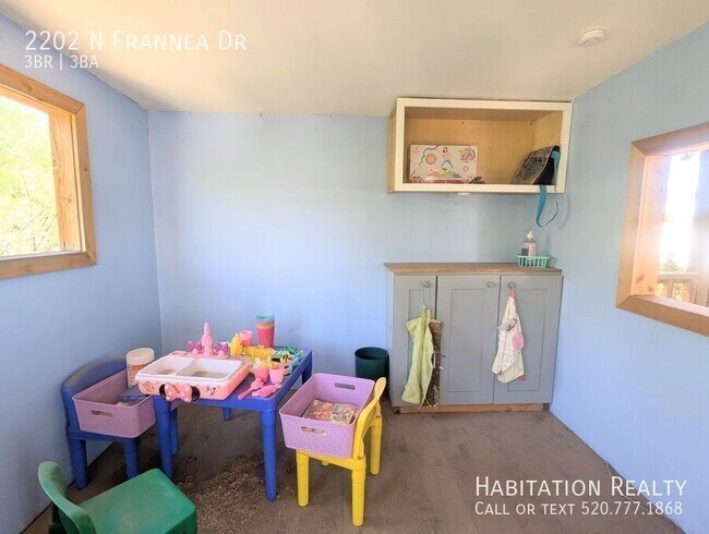 Building Photo - 2202 N Frannea Dr