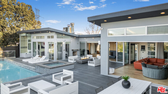 Building Photo - 7275 Mulholland Dr