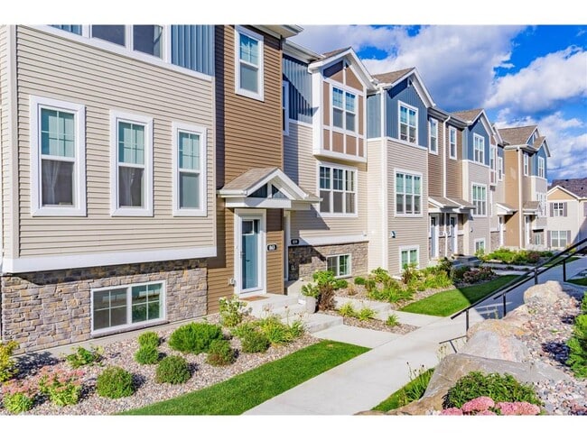 Building Photo - 855 Roselyn Dr