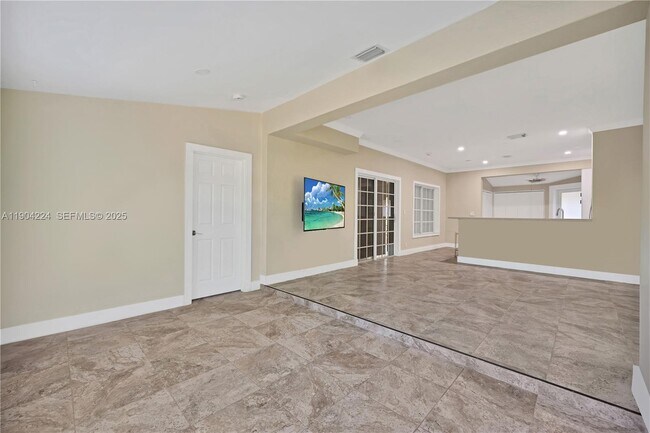 Building Photo - 818 NE 3rd St