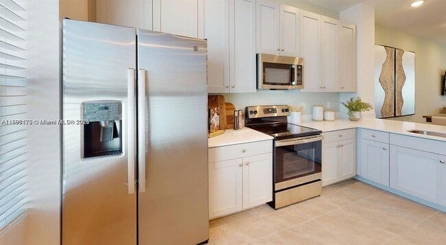 Building Photo - 10241 SW Newberry Ave