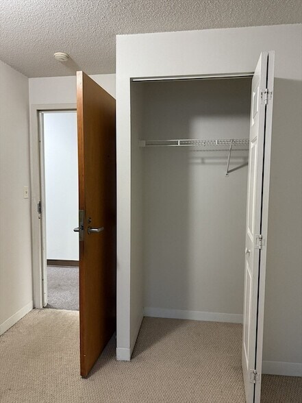 Building Photo - 5 Bank St