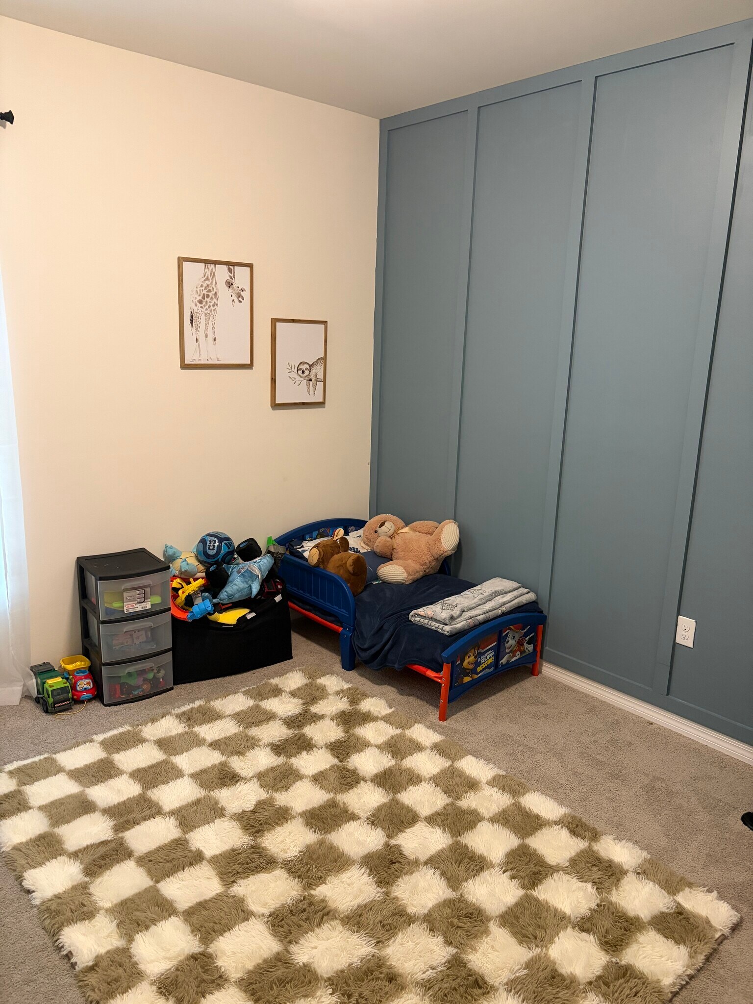 Two identical rooms - 814 Friendship Cir