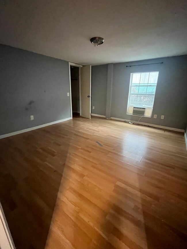 Building Photo - 2152 William Tell St