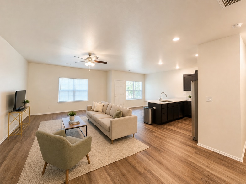 Building Photo - 1011 S Benchmark Ln