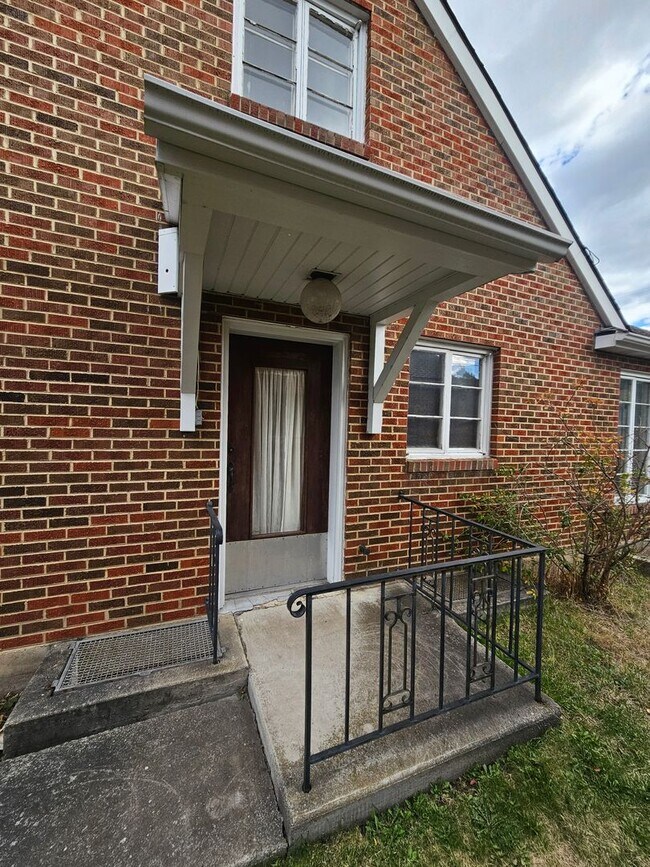 Building Photo - 303KENT