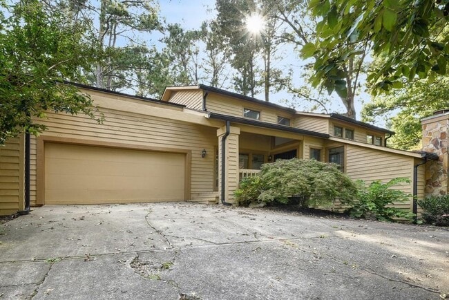 Building Photo - 1000 Muirfield Dr NE