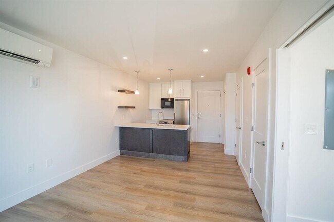 Building Photo - 238 Deer St