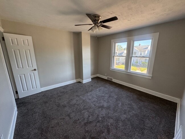 Building Photo - Charming 3-Bedroom Property in Prime Location