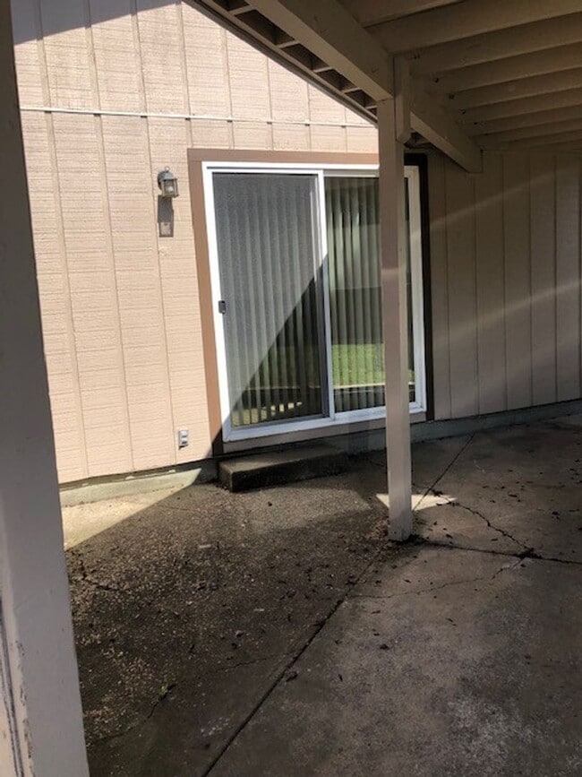 Building Photo - 1287 Kenray Loop