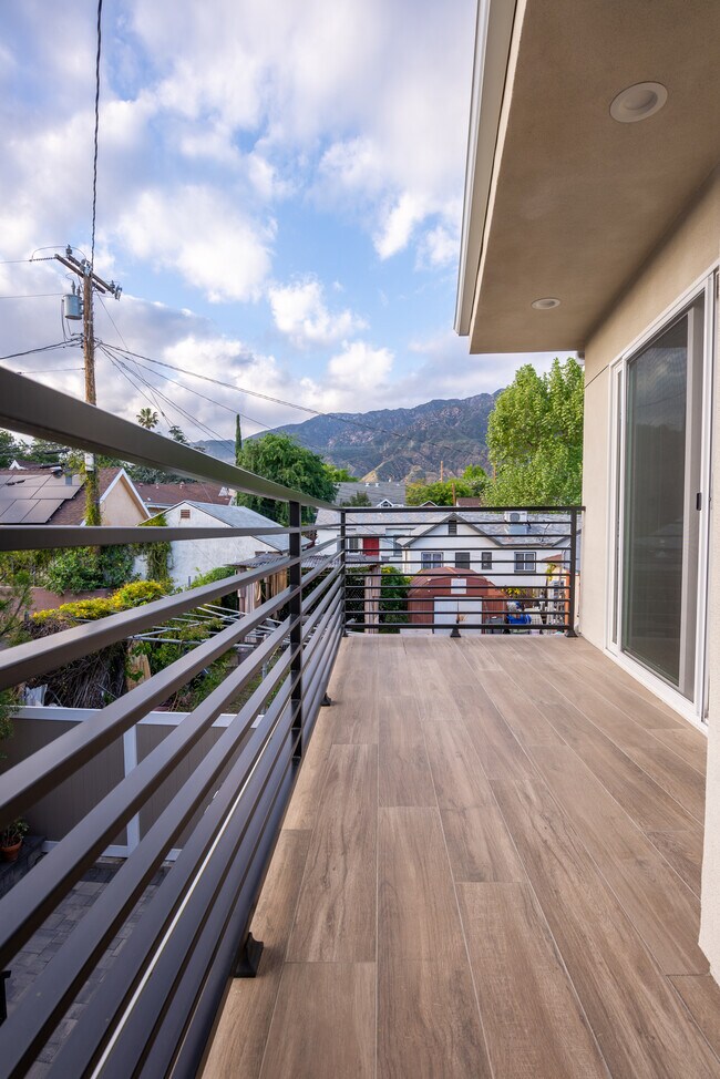 Building Photo - 1637 N Allen Ave